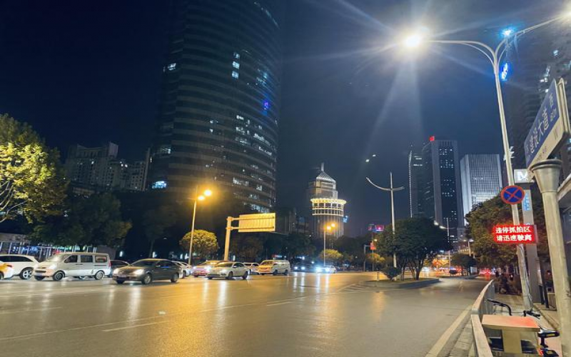 “智慧路燈”首現(xiàn)江城，環(huán)保節(jié)能燈遍布市民家門口